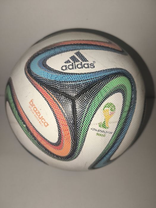 Piłka Adidas Brazuca Meczowa