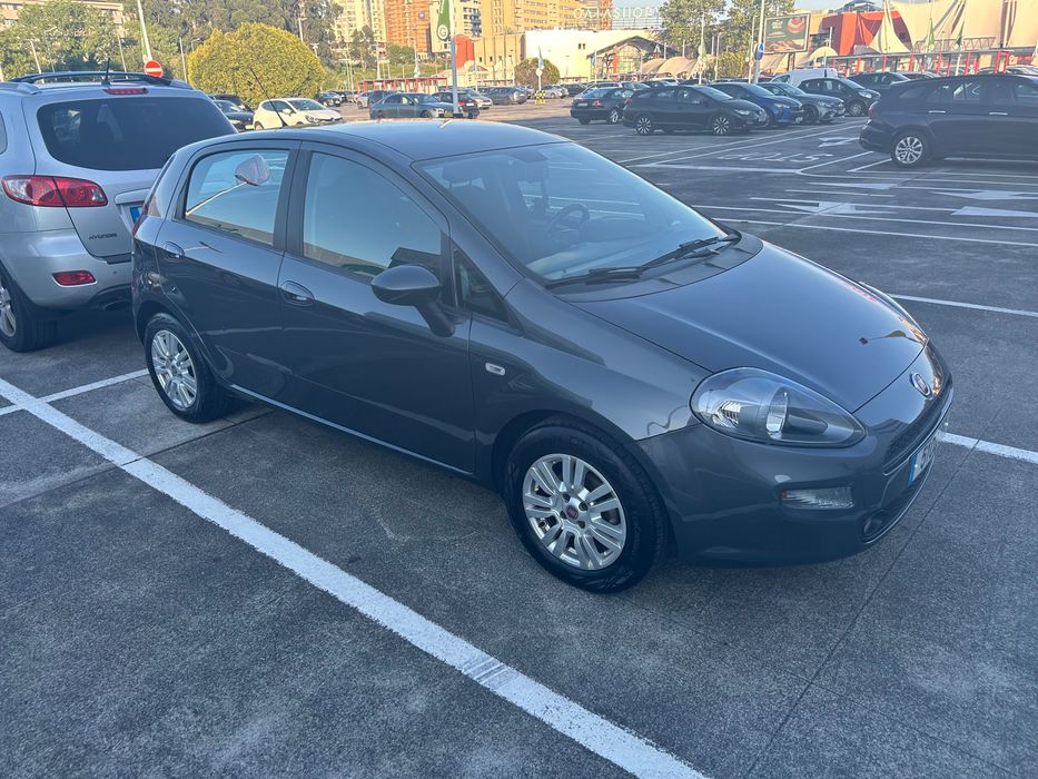 Fiat Punto Evo 2014 gasóleo nacional estimado e revisado. 240 mil km rodados. Com central multimídia e câmera de marcha atrás. — photo 4