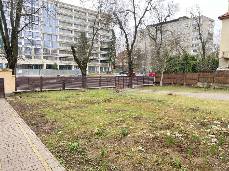 Продаж квартири в будинку по вул. Коновальця 120