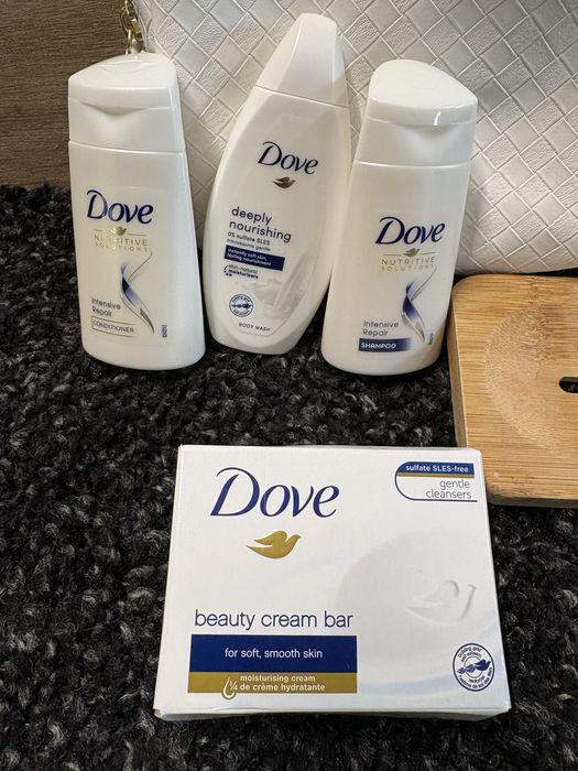 Mini zestaw Dove plus kosmetyczka