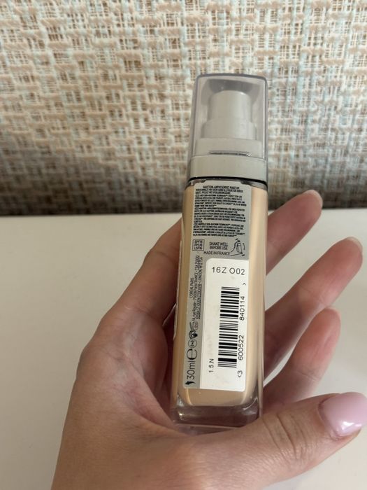 Тональна основа від loreal
