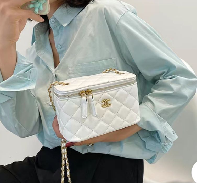 Сумочка в стилі Chanel