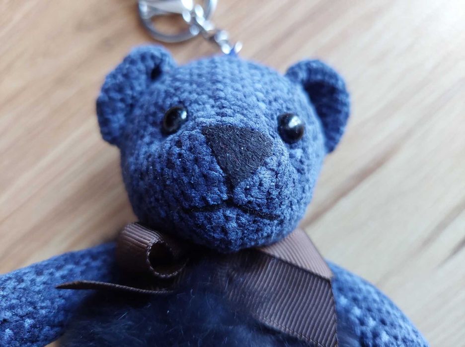 Miś breloczek granatowy futro naturalne