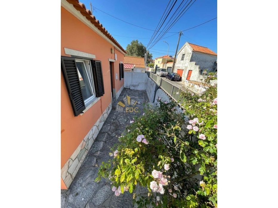 Moradia Térrea T2 + 1 Renovado | Manique de Cima ( Sintra) | Não pe...