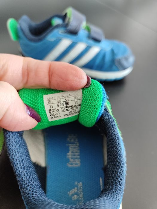 Sapatilhas Adidas - Tamanho 23
