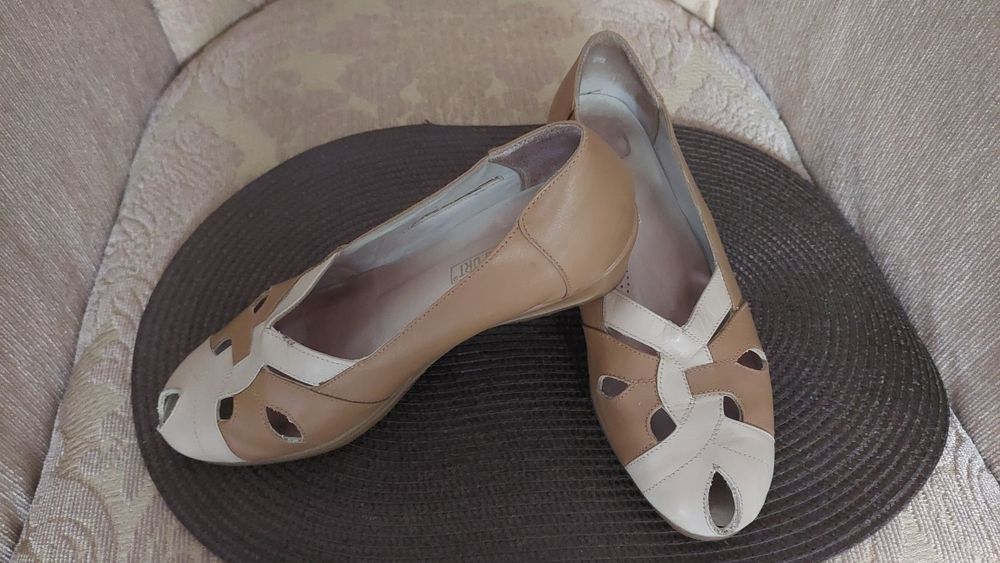 Półbuty ze skóry na koturnie r.38