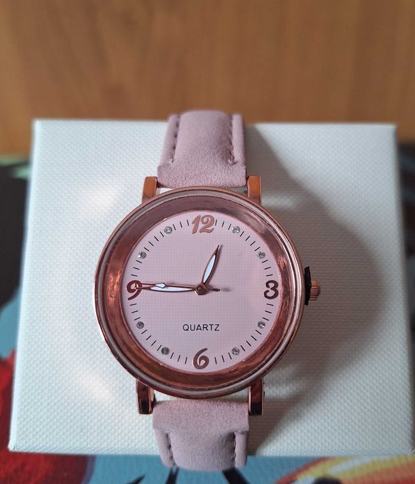 Zegarek damski różowy nowy