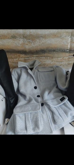 Bardzo efektowna kurtka a'la płaszczyk w kolorze melanż błękitnym