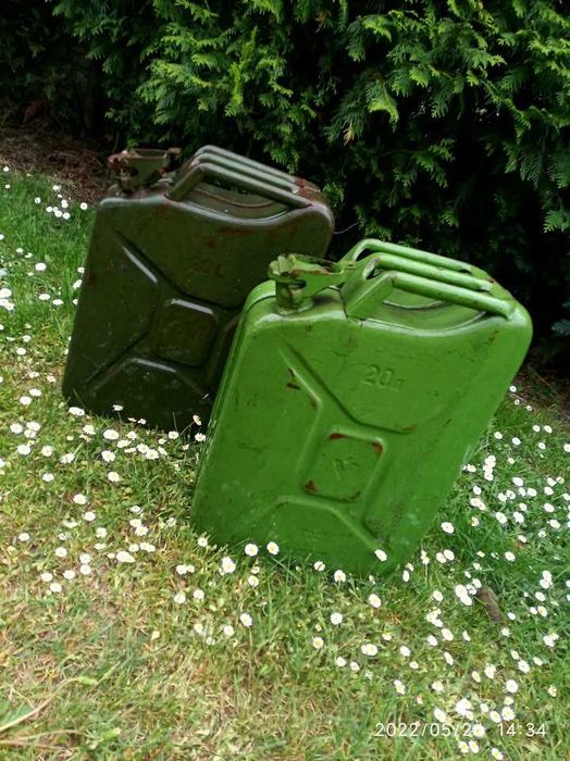 dwa kanistry  dwie szt