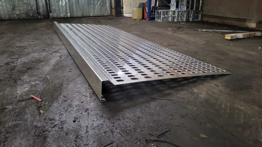 panel aluminium  typu LOHR  - platforma laweta najazd