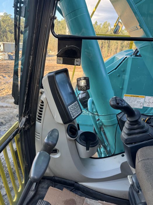 Maquina kobelco 2015 27t