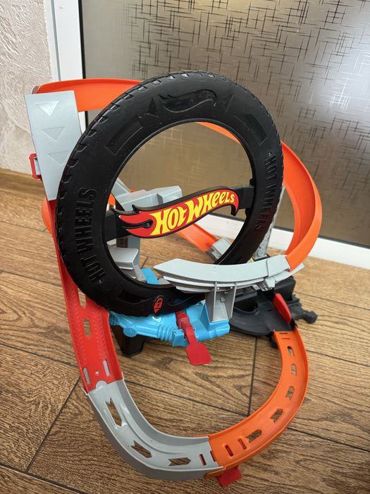 Продам трек Hot wheels