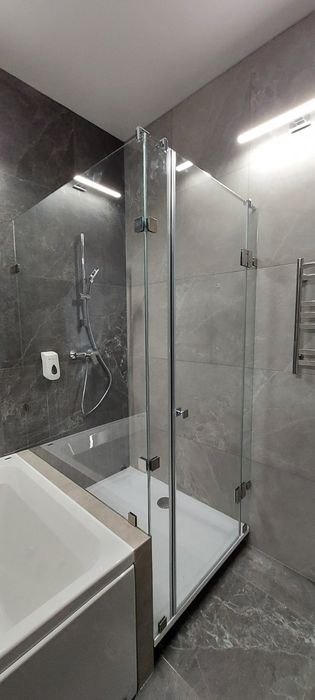 Душевая кабина, перегородки перила, двери из закалённого стекла