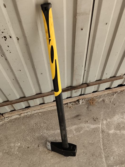 Продам топор колун вес 3,4кг.