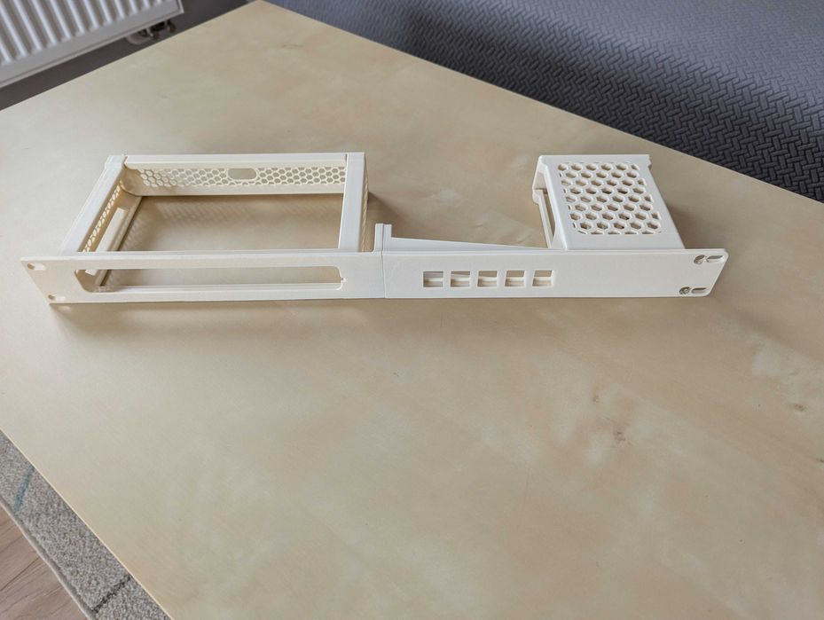 Uchwyt Rack 1U do Ubiquiti UCG-Fiber + 5x Port Keystone PETG - Druk 3D