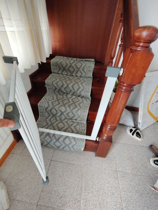 Grade de proteção de escadas para criança