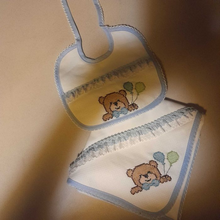 Pecas bordadas a mão em ponto cruz bebes