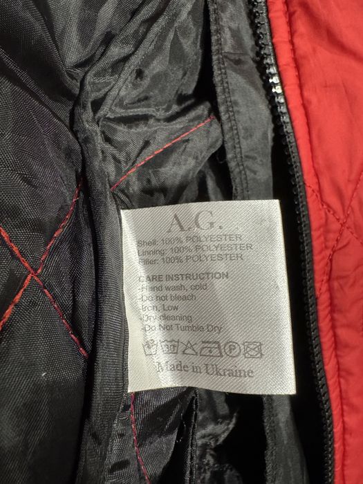 Червона куртка бомбер