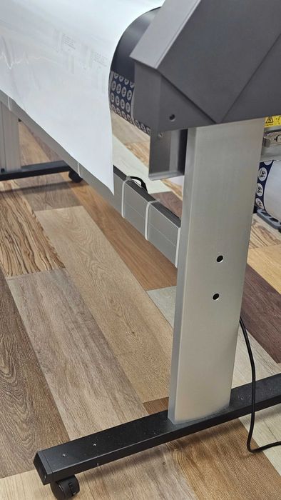 Selling 1300mm Graphtec CE7000 Cutting Plotter64584258496386121