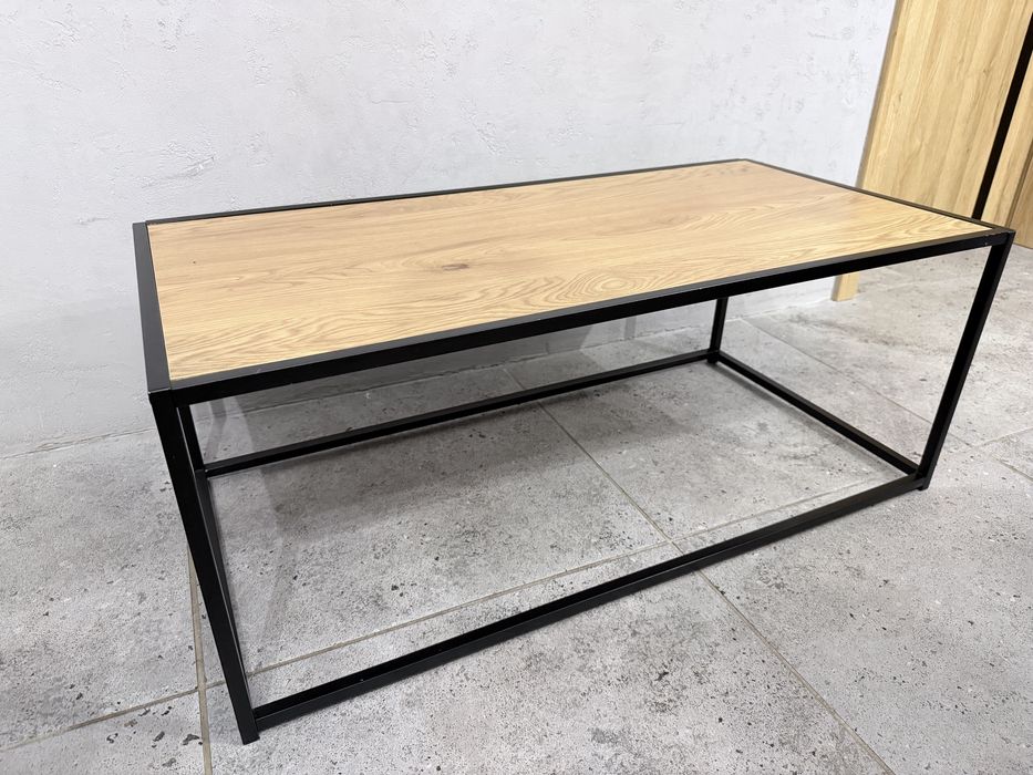 Loftowy stół kawowy