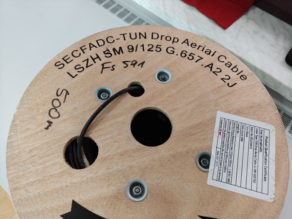 Kabel światłowodowy napowietrzny Drop 4J G.657.A2 Aramid 500m