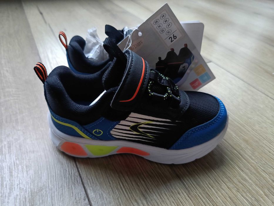 Buty 26 dla dziecka świecące NOWE
