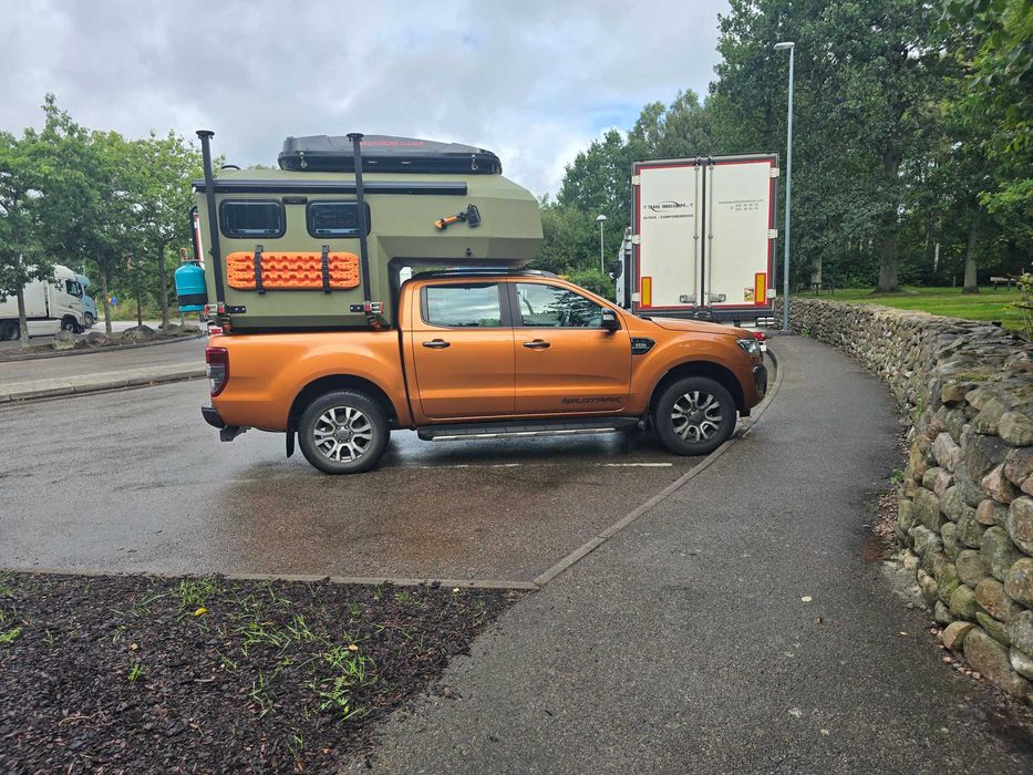 Ford Ranger Wildtrack 3.2 TDCi 4x4 z 2018r. + kamper kapsuła gladiator S