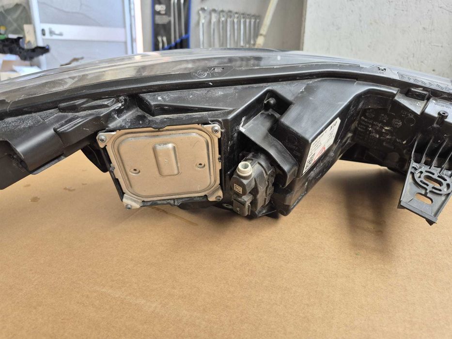 Farol esquerdo Renault Zoe