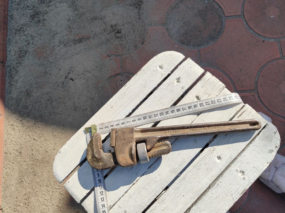 Продам разводной ключ, б/у