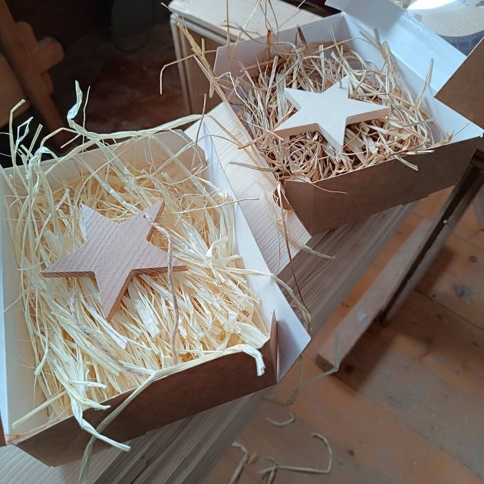 Zestaw drewnianych ozdób światecznych