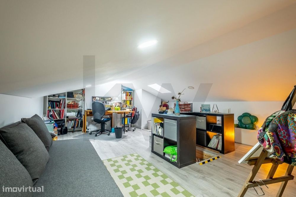 Duplex de pátio no centro histórico de Carnaxide —  garagem para 2 car