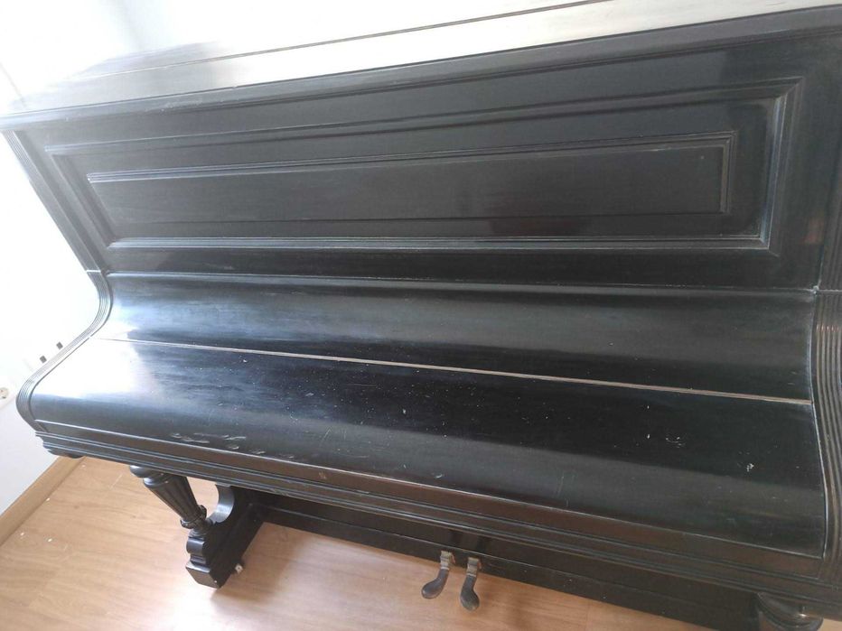 Piano antigo marca Gaveau + banco incluido
