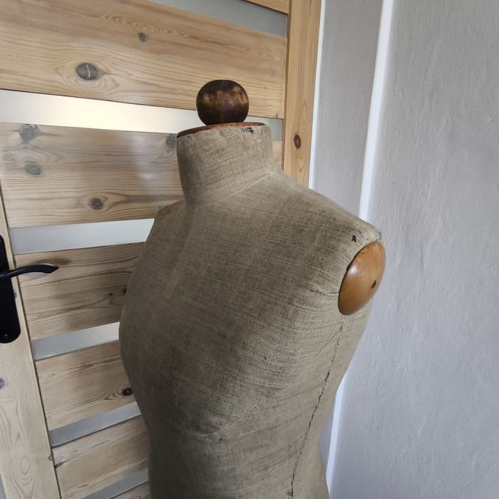 Stary manekin krawiecki damski
