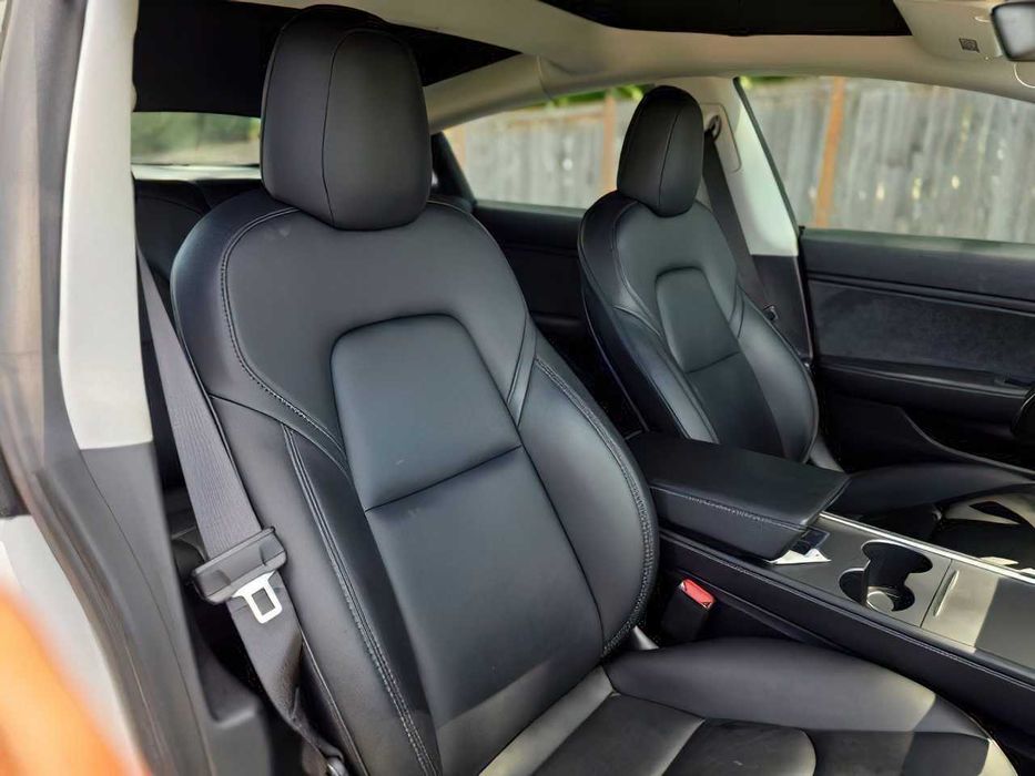 Tesla Model 3 Long Range      2021