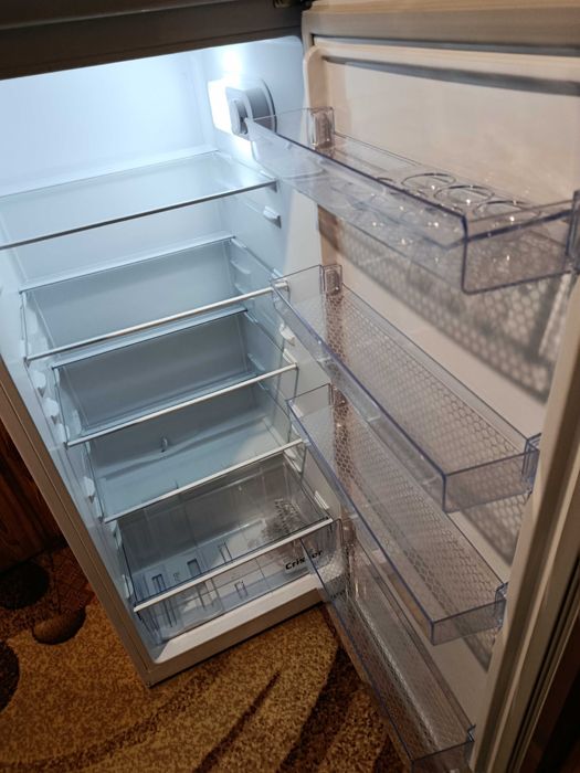 Продам Холодильник Beko RDSA280K20W.