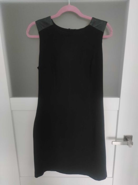 Czarna sukienka Reserved 40