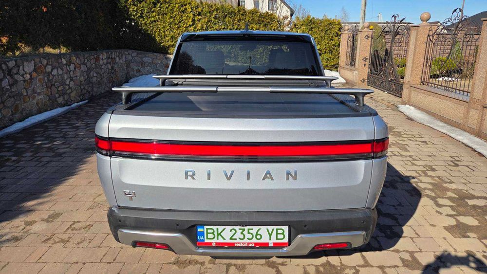 2024 Rivian R1T Dual Large