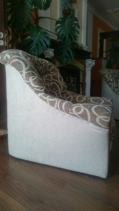 Диван та два крісла