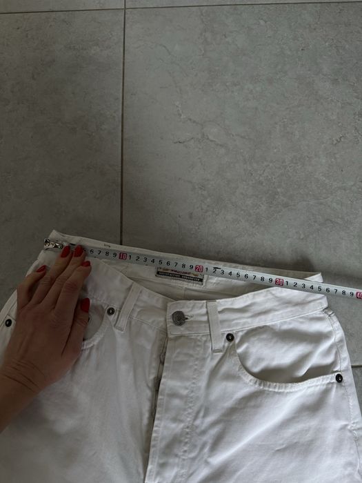 Классические белые джинсы levi's 30/32