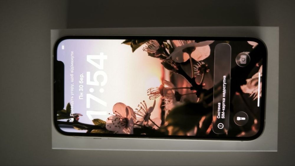 Продаю Iphone 12