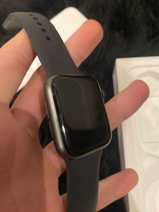 Apple Watch series 4 40mm Space Gray Aluminum Black sport Band (GPS)