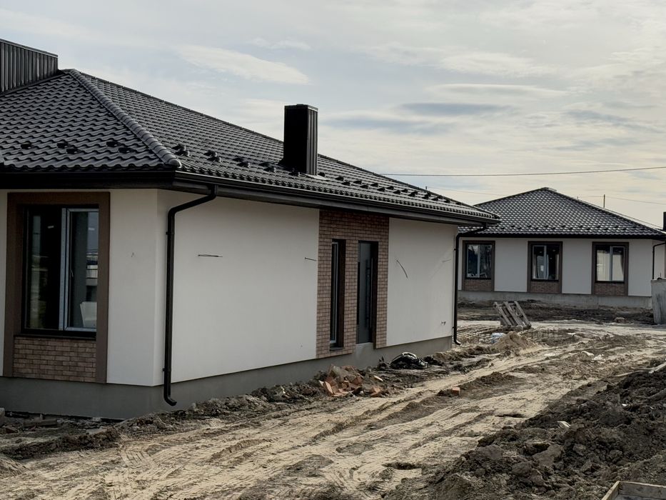 Продам котедж-двоян! З комунікаціями! Ділянка 4.5 сот