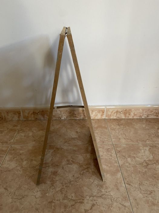 Expositor de garrafas em madeira