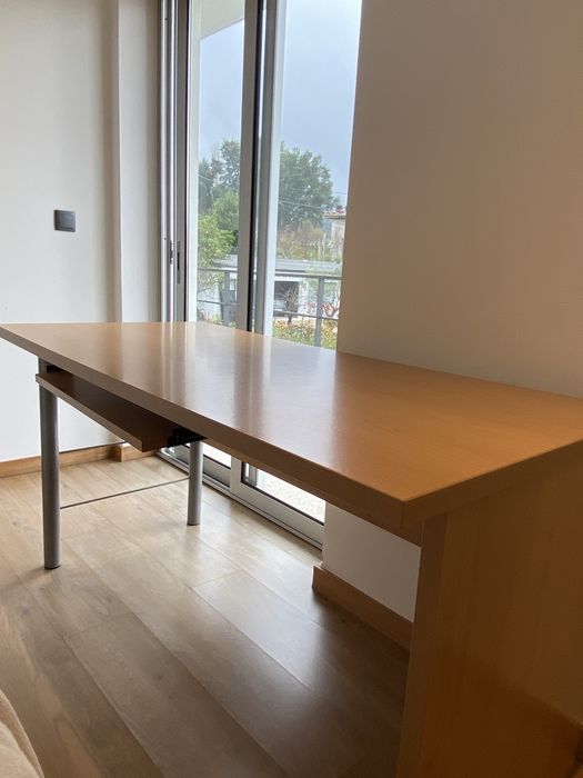 Cama de solteiro dupla, 1mx2m, mesa de cabeceira e secretaria