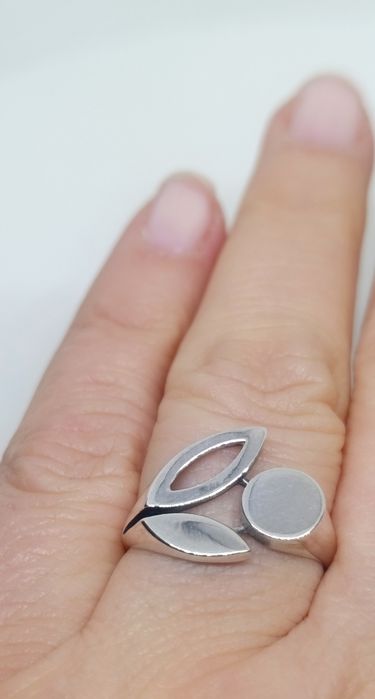Modernistyczny pierścionek srebro rozmiar 19