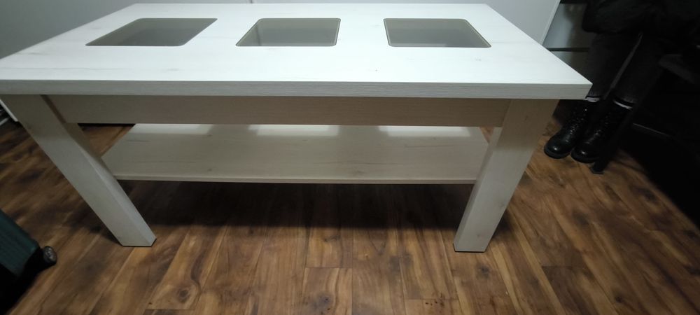 Używany stolik prostokątny ze szkłem i półką (dąb Soma perłowy)