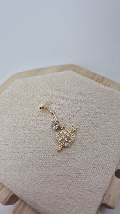 Nowy złoty kolczyk do pępka piercing serduszko serce białe cyrkonie