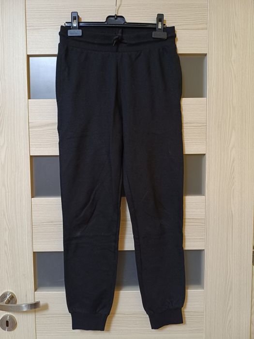 Spodnie dresy chłopięce w rozmiarze 152