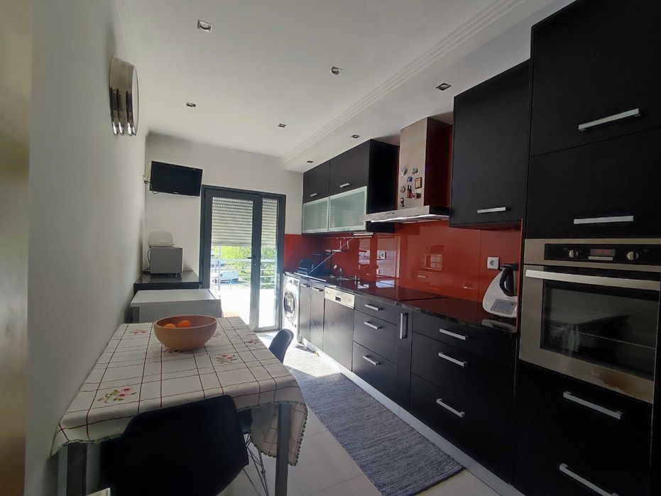 T3 Duplex de Excelência | 250 m² de Área Bruta | Garagem Dupla | Excelente Vista | Quinta do Barroso | 15 Minutos de Coimbra