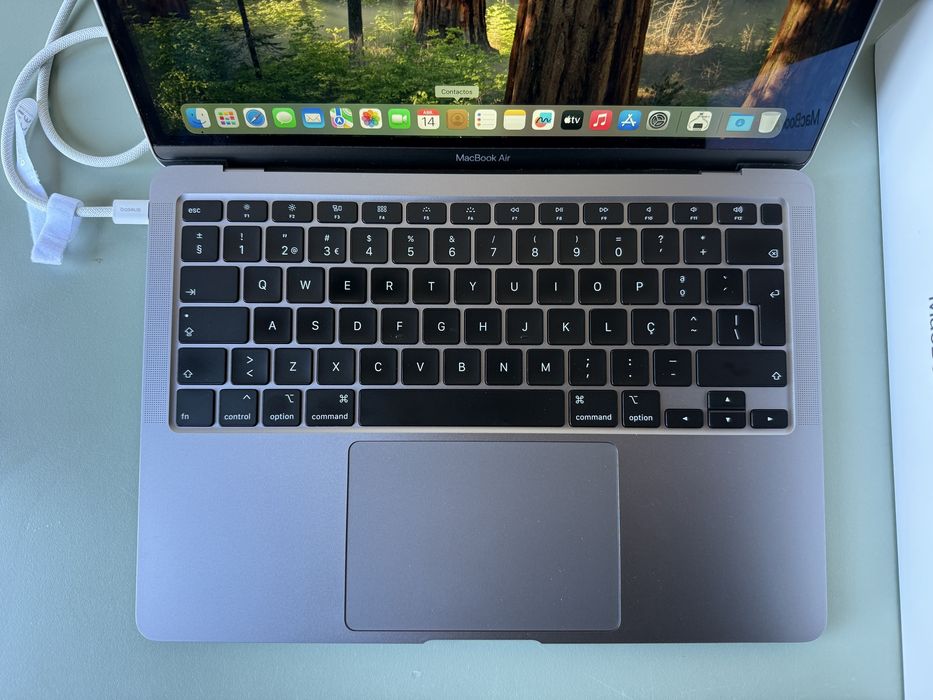 Apple Macbook Air 13”  2020 INTEl447381372111441921